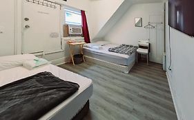 Quadruple Private Room With Netflix & Laundry, Balcony & Self Check-In